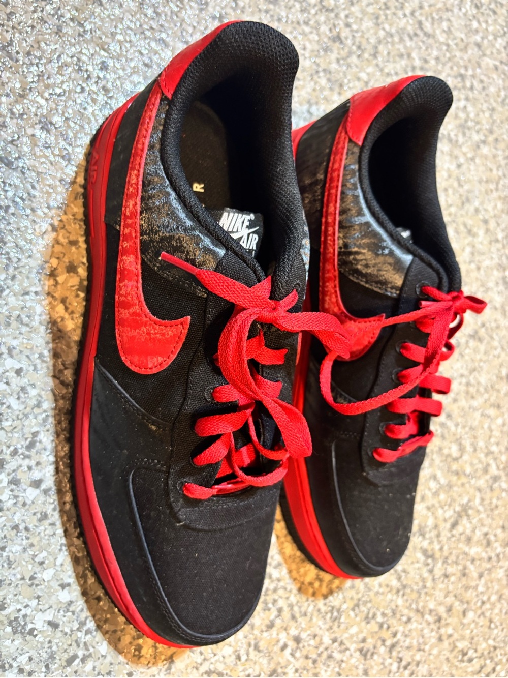 Nike Air Force 1 Black and Red Low-Top Sneakers Men’s Size 10 US